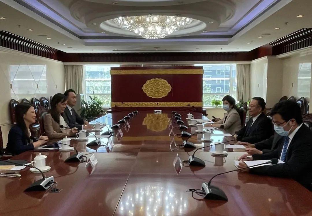 探索未來(lái)，2025新澳門(mén)正版免費(fèi)資本車(chē)的時(shí)代來(lái)臨，2025新澳門(mén)正版免費(fèi)資本車(chē)時(shí)代，探索未來(lái)的機(jī)遇與挑戰(zhàn)