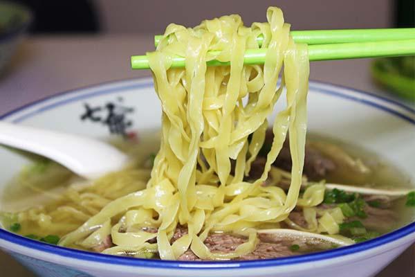 香港正版資料大全免費(fèi)歇后語生肖表，香港正版資料大全免費(fèi)生肖表與經(jīng)典歇后語總匯