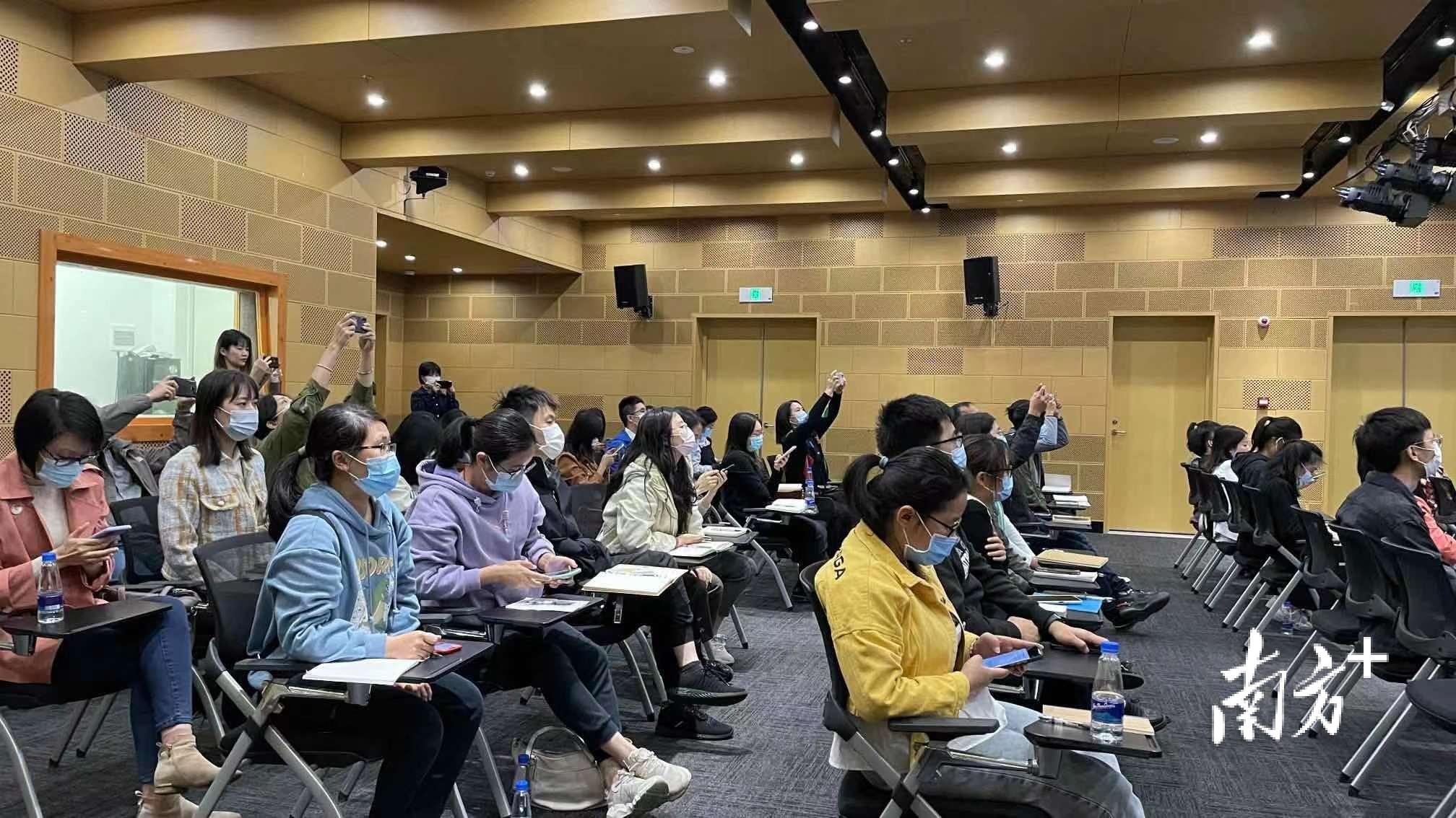 港澳寶典正版免費(fèi)資料，港澳寶典正版資料大放送，免費(fèi)獲取獨(dú)家秘籍