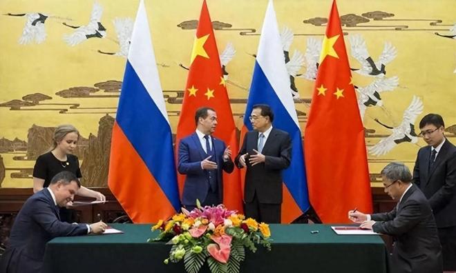 中俄方案關(guān)于中俄方案，我無法確定您具體指的是哪個領(lǐng)域或哪個計(jì)劃的中俄方案。中俄兩國在多個領(lǐng)域都有合作，包括經(jīng)濟(jì)、能源、科技、文化等方面。如果您能提供更多的上下文或具體信息，我可以盡力為您提供更準(zhǔn)確的答案。以下是一些可能涉及中俄方案的相關(guān)內(nèi)容