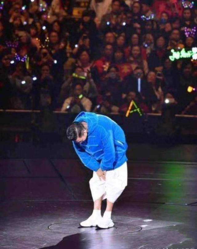 房主任哽咽呼吁大家不要買黃牛票房主任哽咽呼吁大家不要買黃牛票，尊重公平，拒絕非法行為