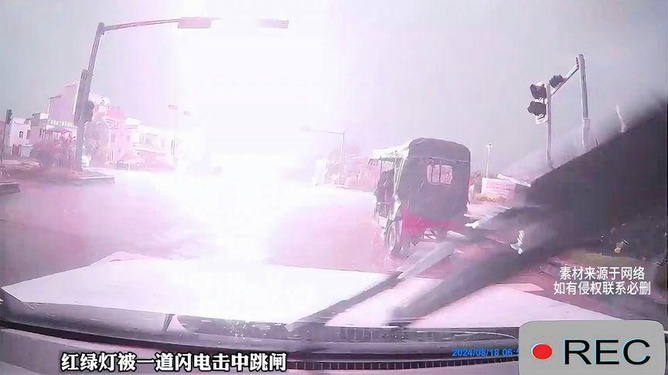 開車被閃電擊中開車遭遇閃電擊中，安全指南與應(yīng)對措施