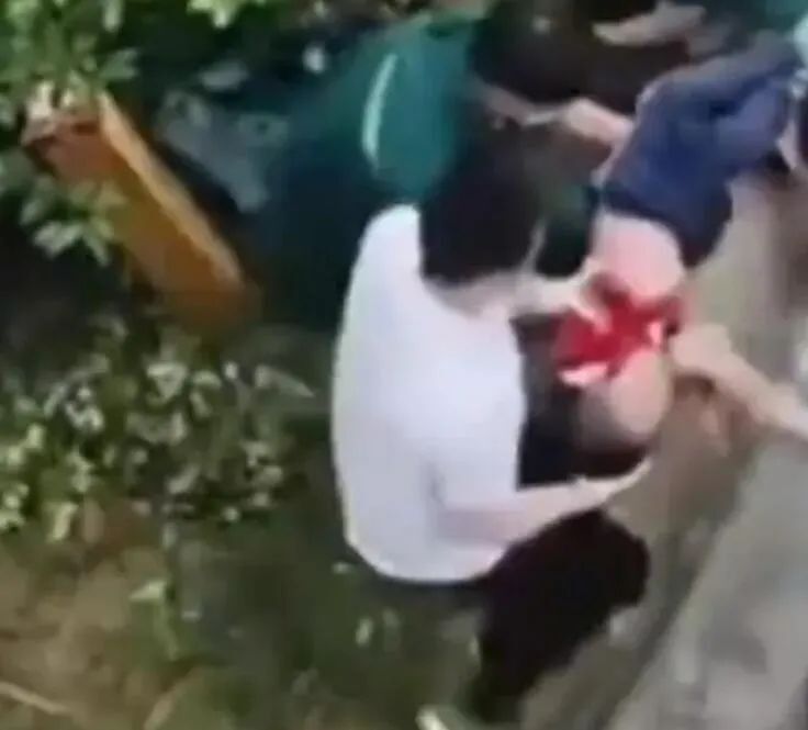 28樓掉下奇跡生還奇跡生還，從高空墜落28樓的生存故事