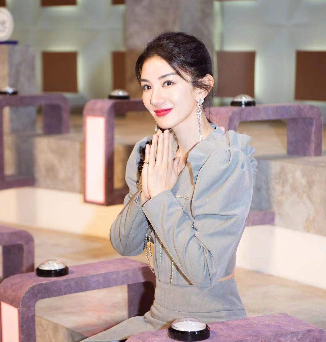 黃奕再回應女兒被抵制出道黃奕再回應女兒被抵制出道，公眾關注與個人選擇之間的平衡