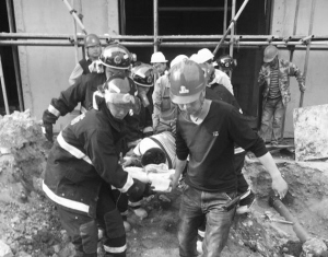 20樓墜下奇跡生還奇跡生還，從20樓墜下的生命掙扎