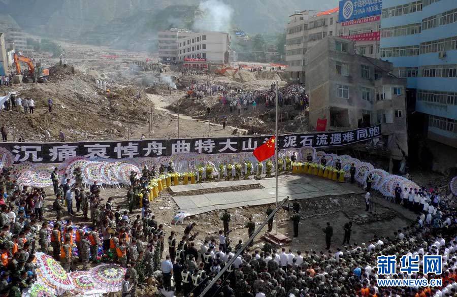 甘肅山洪災(zāi)害發(fā)布會為遇難者默哀在甘肅發(fā)生的嚴(yán)重山洪災(zāi)害造成了人員傷亡和財產(chǎn)損失，這是一次令人痛心的悲劇。在相關(guān)的發(fā)布會上，為遇難者默哀是一種表達(dá)深切哀悼和緬懷的方式，也是對遇難者家屬和受災(zāi)地區(qū)人民的慰問和安撫。