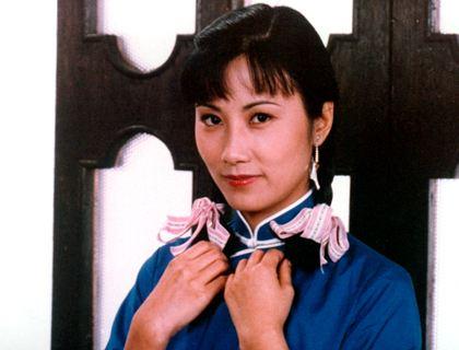 羅家英和汪明荃結(jié)婚照羅家英與汪明荃的絕美結(jié)婚照，時(shí)光見證的愛情傳奇