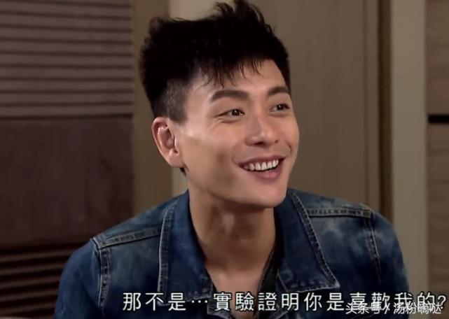 睡覺夢游從3樓跳樓夢游是一種睡眠障礙，可能導致人們在睡眠中做出異常行為，包括走動、說話、吃東西等。夢游時從高處跌落是非常危險的行為，可能導致嚴重的傷害甚至死亡。如果有人出現(xiàn)夢游行為，請立即采取以下措施