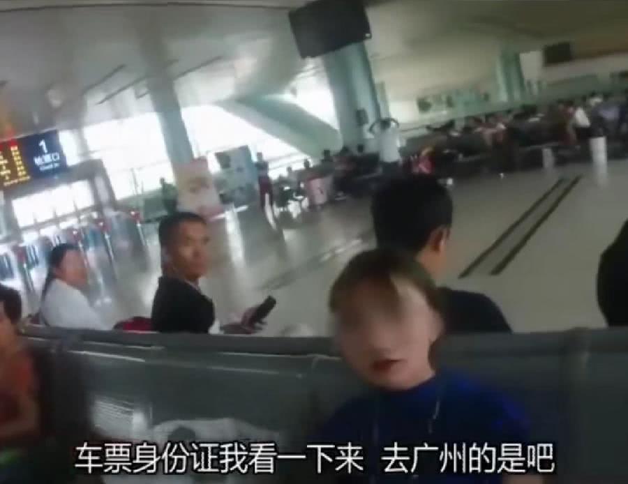 警察:快把我備注成你兒子警察，快把我備注成你兒子，背后的故事與深意