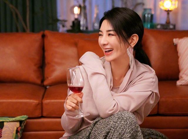 黃奕參加戀愛節(jié)目得到女兒支持黃奕參加戀愛節(jié)目得到女兒的大力支持