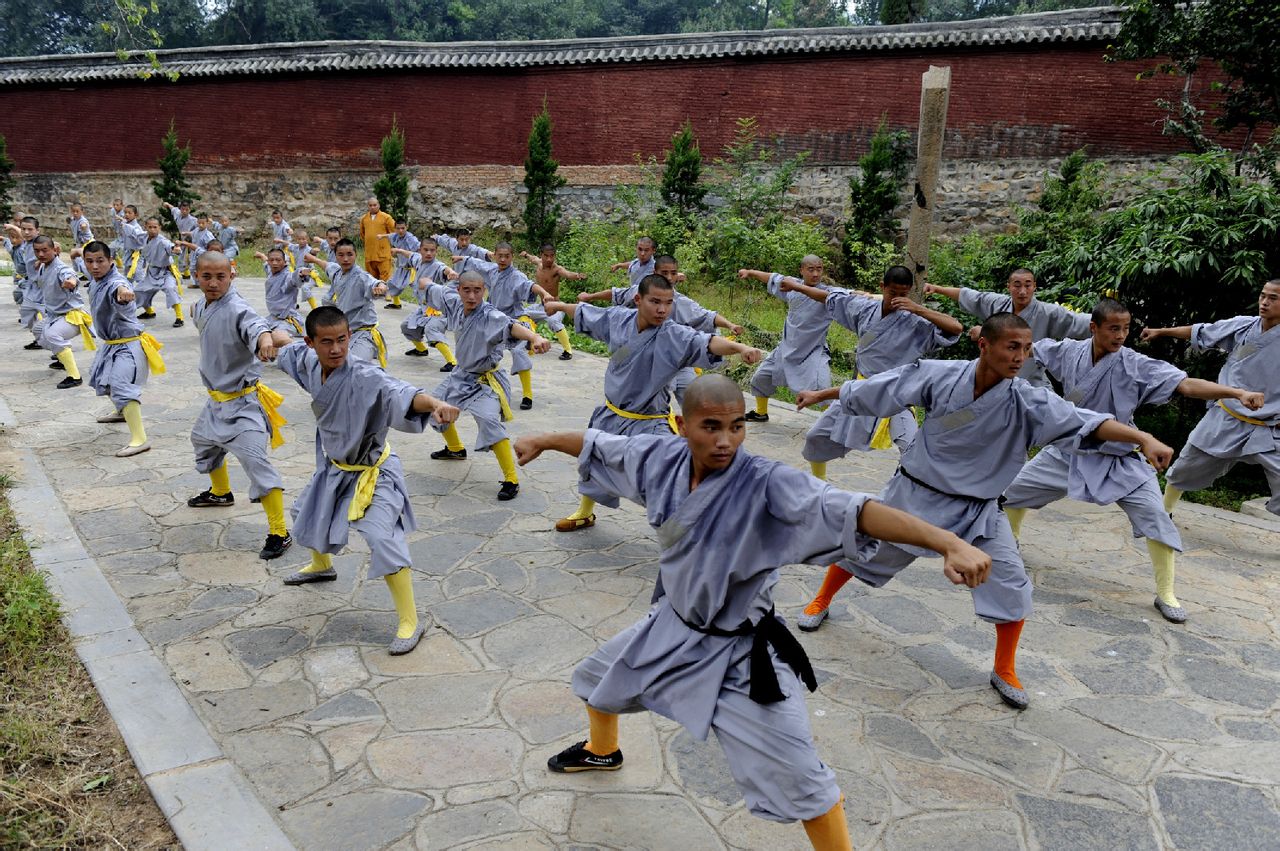 30名僧人集體辭職?少林寺辟謠關(guān)于網(wǎng)絡(luò)上流傳的少林寺30名僧人集體辭職的消息，實(shí)際上是一個(gè)謠言。少林寺已經(jīng)對(duì)此進(jìn)行了辟謠。因此，請(qǐng)勿傳播不實(shí)言論，以免對(duì)他人造成傷害和困擾。
