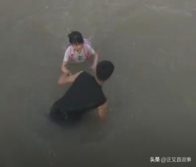 男孩勇救落水女孩男孩勇救落水女孩，英勇之舉展現(xiàn)人間真情