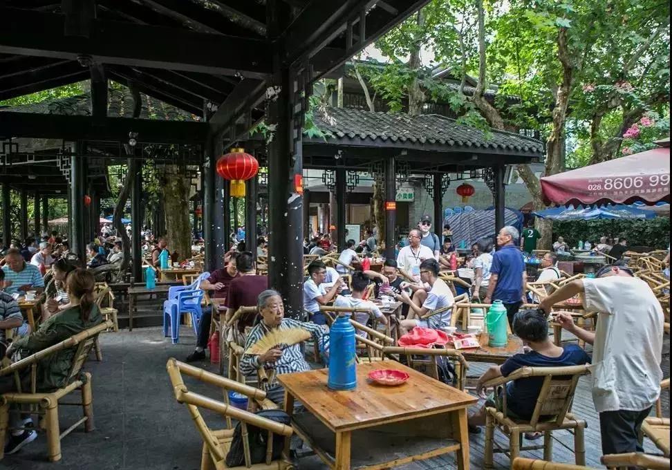 茶館晚上10點爆滿夜幕下的茶館，揭秘為何晚上10點的茶館仍然爆滿