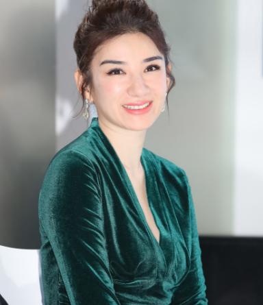黃奕的女兒正名黃奕的女兒正名揭曉，星二代的成長(zhǎng)之路與家庭教育的啟示