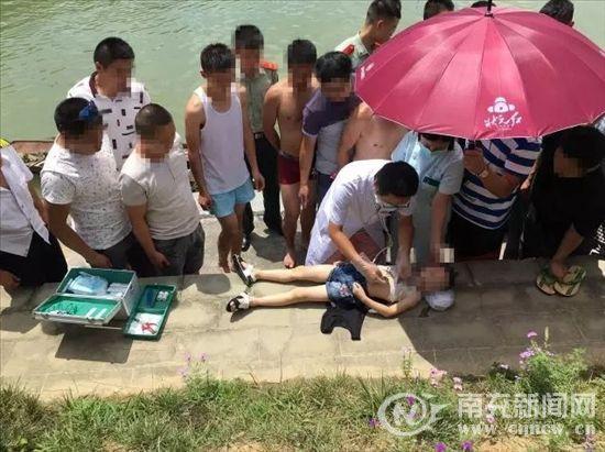 小女孩小男孩溺水關于小女孩和小男孩溺水的情況，這是一個非常嚴重的問題，需要立即采取行動。