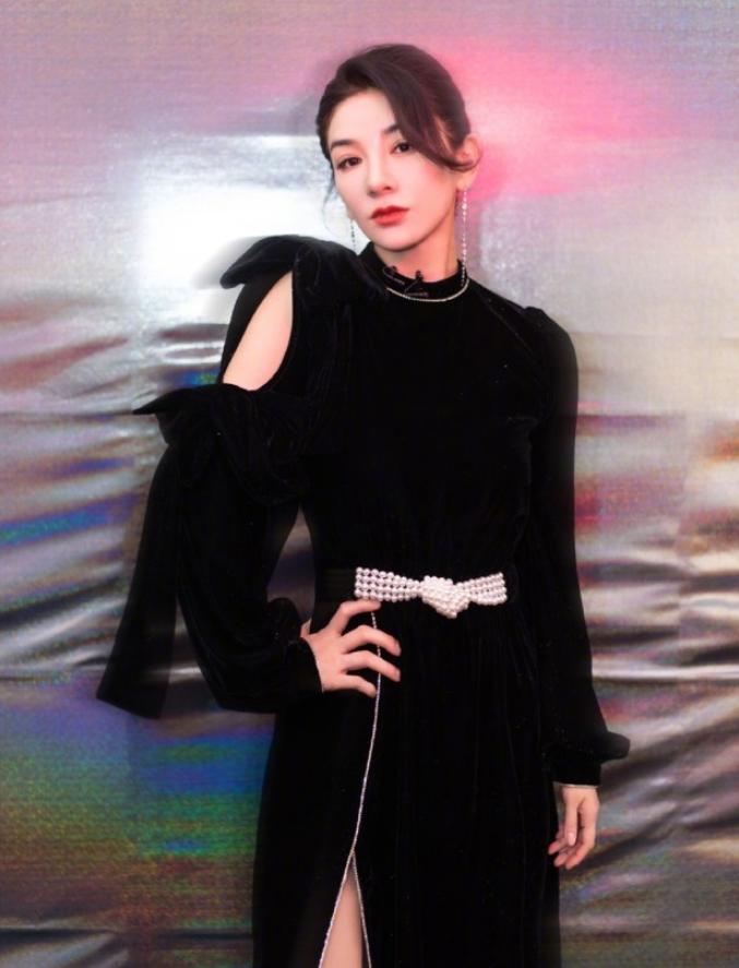 黃奕參加的綜藝主播黃奕參加的綜藝主播，展現(xiàn)多元魅力，引領(lǐng)娛樂(lè)新風(fēng)潮