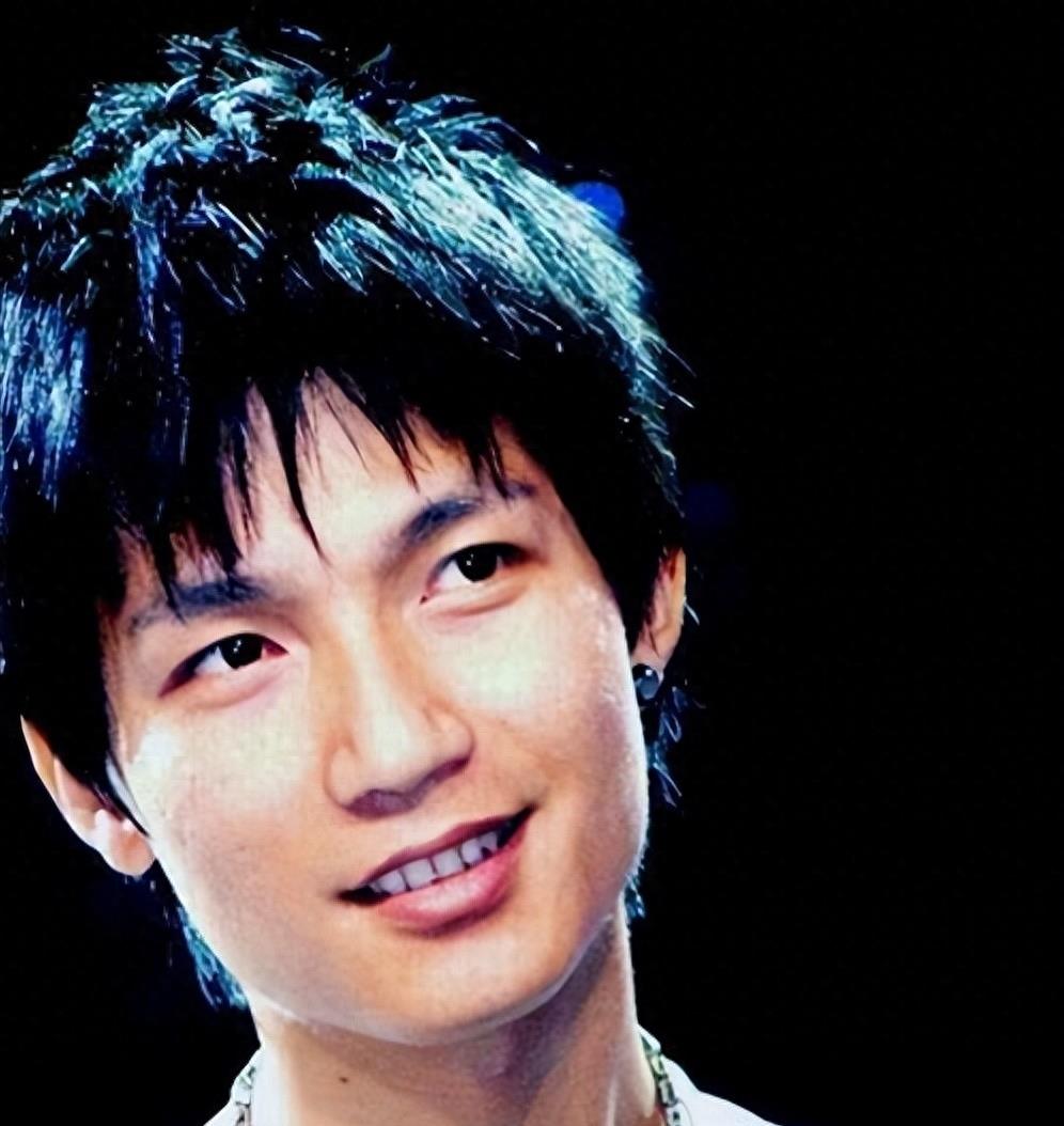 陳楚生斷層拿下“歌王”卻飽受爭議陳楚生斷層拿下歌王，爭議背后的真相究竟如何？