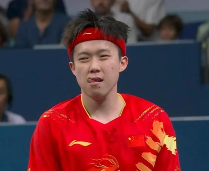 孫穎莎打得日本選手一臉無奈舉球拍孫穎莎讓日本選手陷入無奈，舉拍無力回?fù)簟宫F(xiàn)中國乒乓球之威