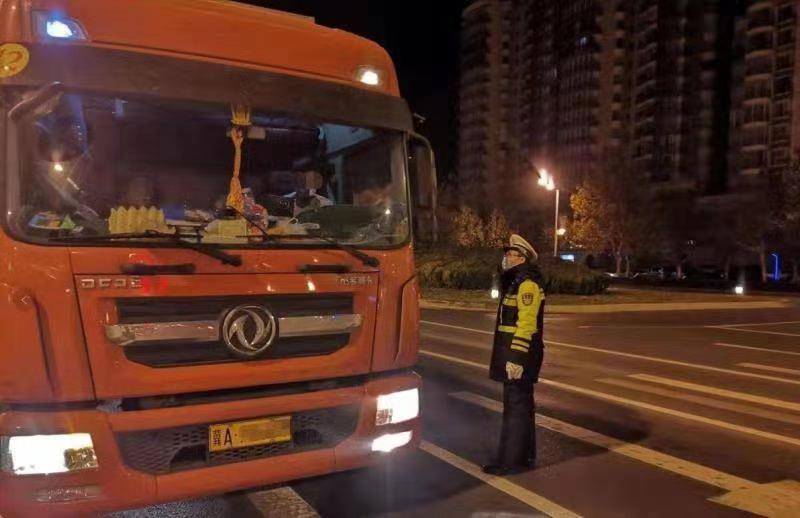貨車撞奶茶店致2死貨車撞奶茶店致2死事件，事故背后的深度解析