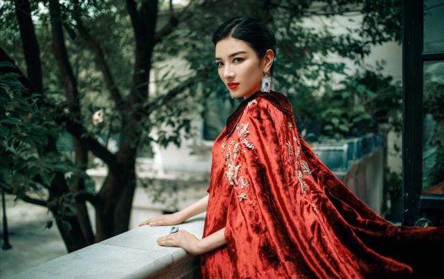 黃奕女兒被抵制出道黃奕女兒遭抵制出道背后的真相與思考