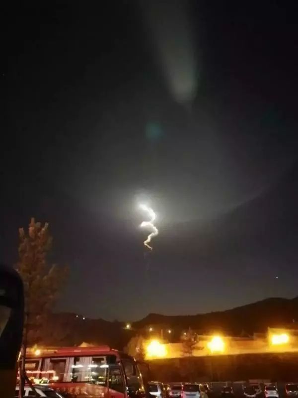 北京夜空拍到的御劍飛行是什么北京夜空拍到的御劍飛行之謎