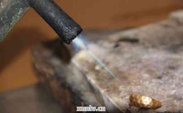 有人帶鏟子在景區(qū)挖“瑪瑙和黃金”景區(qū)驚現有人攜帶鏟子挖掘瑪瑙與黃金——探尋背后的故事