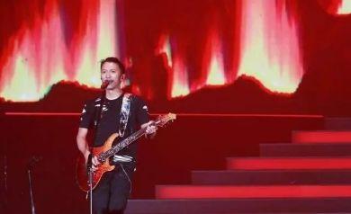 謝霆鋒演唱會(huì)又整活謝霆鋒演唱會(huì)再掀熱潮，驚喜連連，激情無限！