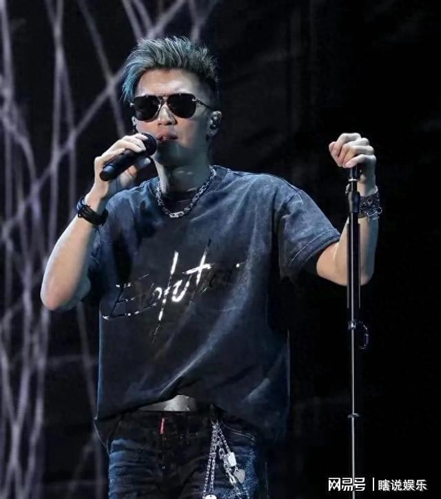 謝霆鋒演唱會(huì)唱哭震撼心靈！謝霆鋒演唱會(huì)現(xiàn)場(chǎng)唱哭無(wú)數(shù)粉絲的心