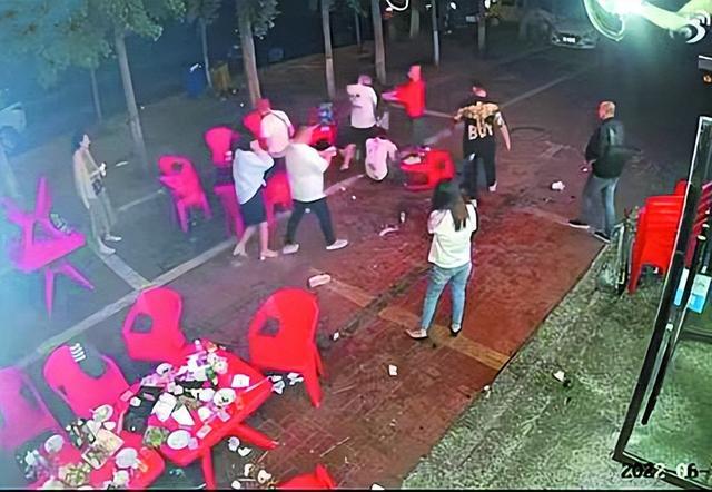 群毆案例自媒體文章標(biāo)題，揭秘群毆事件背后的故事，深度解析案例