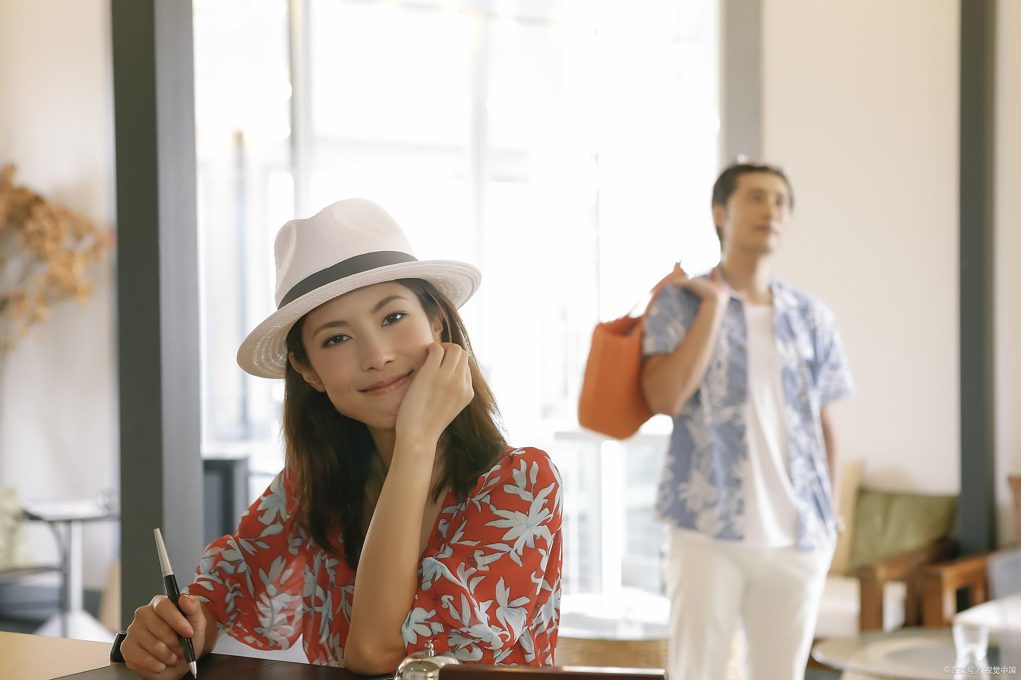 雞蛋掀桌事件丈夫道歉：同意離婚關于雞蛋掀桌事件引發(fā)的丈夫道歉和同意離婚的問題，這是一個涉及到家庭矛盾和個人決策的問題。在這種情況下，夫妻雙方應該坦誠地溝通，尊重對方的感受和權利，共同尋找解決問題的方法。