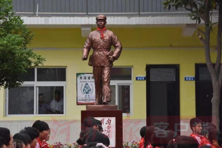 時(shí)代少年團(tuán)成員擬落戶北京 官方回應(yīng)關(guān)于時(shí)代少年團(tuán)成員擬落戶北京一事，官方已經(jīng)做出了回應(yīng)。