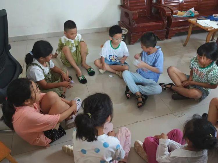 大學(xué)生兼職帶娃火了 有人日入200元大學(xué)生兼職帶娃火了，有人日入200元
