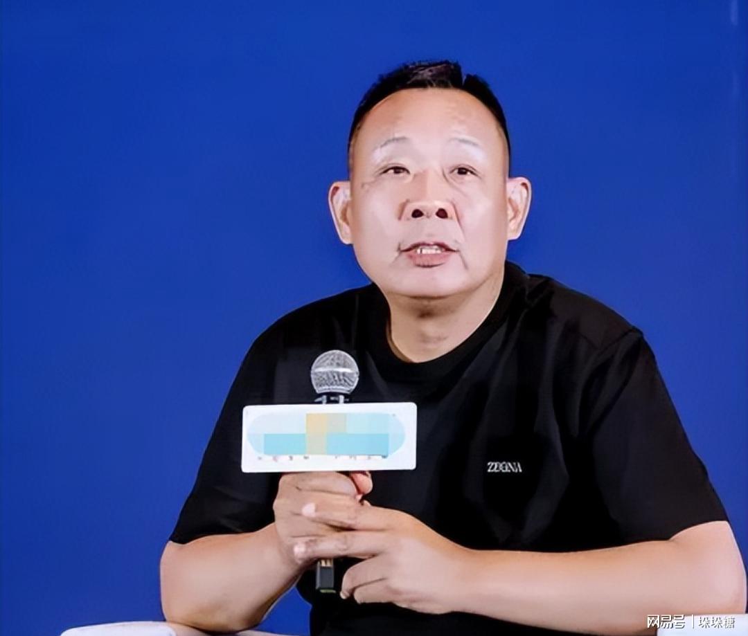 于東來:不要在我的評論區(qū)找工作于東來是一位企業(yè)家，他在商業(yè)領域有一定的知名度和影響力。關(guān)于他提到的不要在我的評論區(qū)找工作，可以理解為于東來不希望在他的社交媒體評論區(qū)中看到關(guān)于求職或招聘的評論。這可能是由于他希望評論區(qū)保持與他所分享的內(nèi)容或觀點相關(guān)，避免被其他不相關(guān)的內(nèi)容占據(jù)。