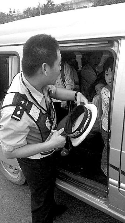 黑車司機(jī)患重度鼾癥 拉客追尾致7死黑車司機(jī)患重度鼾癥，追尾事故致七死