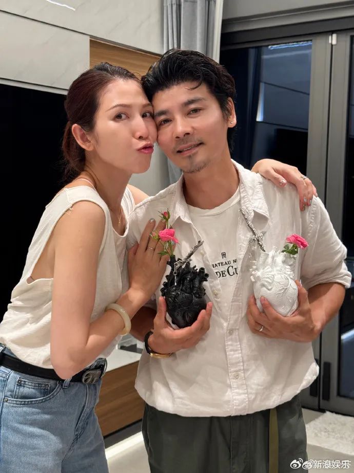 蔡少芬曝張晉突發(fā)心臟病細節(jié)蔡少芬在一次公開采訪中詳細描述了張晉突發(fā)心臟病的細節(jié)。