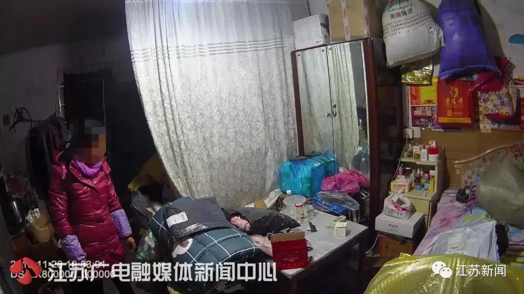 教唆女兒偷東西被拘留母親教唆女兒偷東西引發(fā)社會(huì)震驚，最終因違法行為被拘留