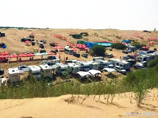 內(nèi)蒙古一充氣城堡被掀翻 致10人受傷據(jù)報(bào)道，內(nèi)蒙古呼和浩特市有一充氣城堡（兒童游樂設(shè)施）發(fā)生意外，導(dǎo)致充氣城堡被掀翻并造成多人受傷。此次事件中有大約十名傷者，均為兒童。目前，相關(guān)部門已經(jīng)介入調(diào)查此事，并展開救援工作。