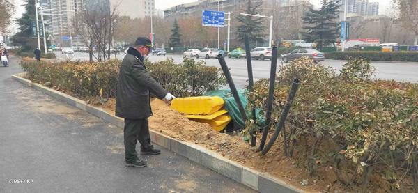 灑水車噴到人可以報交警嗎關(guān)于灑水車噴水時是否可報交警的問題解析