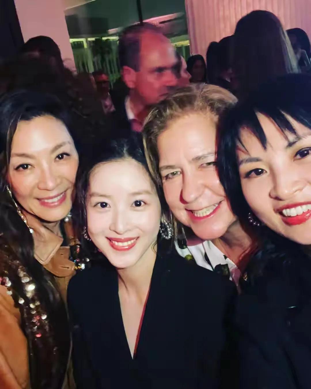 向太透露李連杰病情關于李連杰的病情，向太在公開場合或社交媒體上并沒有透露過相關信息。關于李連杰的健康狀況，我們應該尊重個人隱私和事實真相，避免傳播不實信息和謠言。