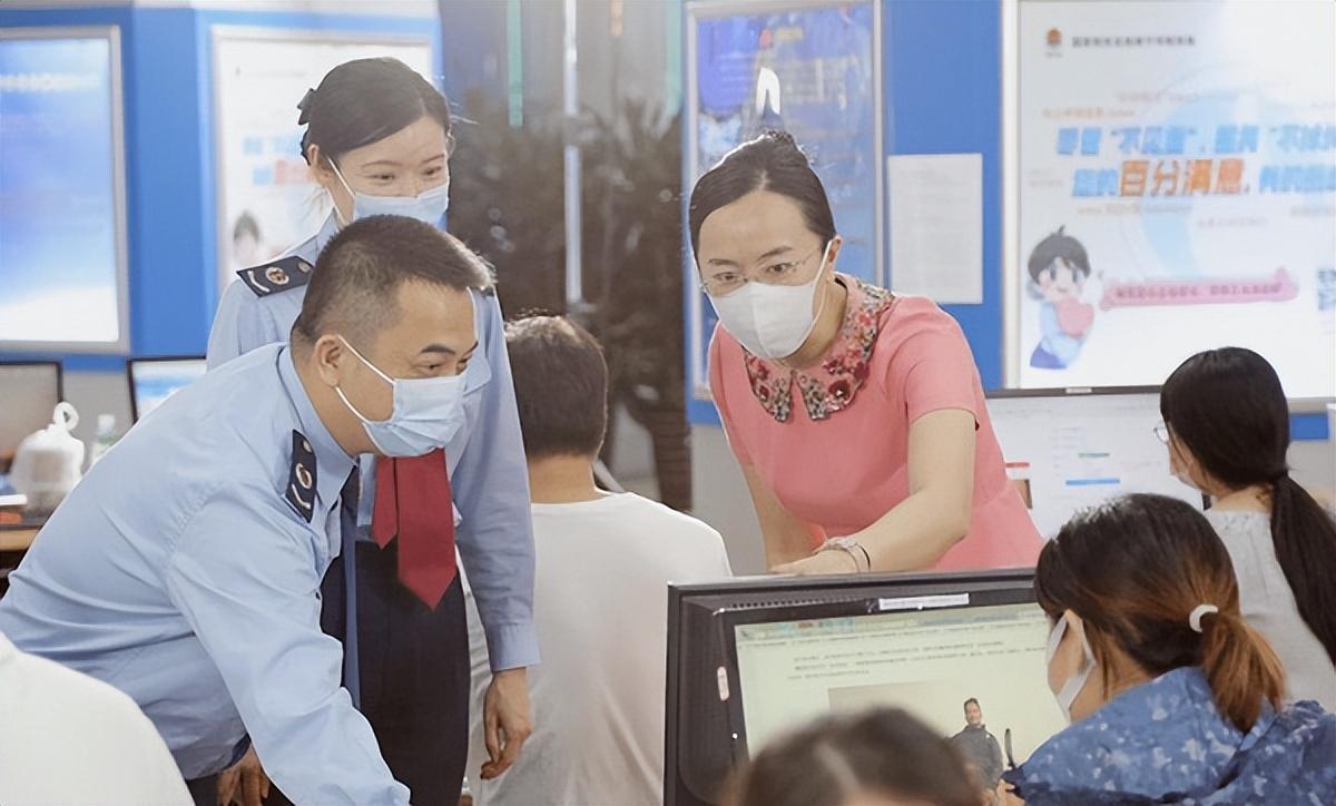 騎手撞人后先送外賣(mài)騎手撞人后先送外賣(mài)，道德和法律如何抉擇？
