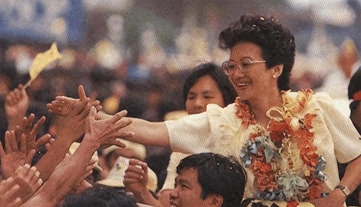 記者：馬科斯面臨下臺(tái)危機(jī)記者，馬科斯面臨下臺(tái)危機(jī)