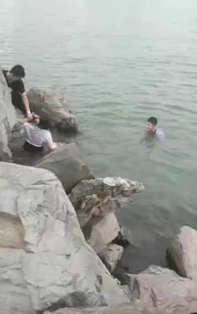 女子墜湖女子墜湖事件，深度解析與應對之策