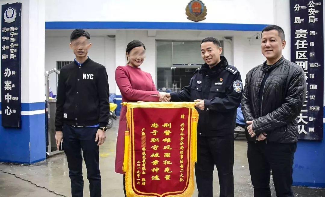 男子車庫被發(fā)小殺害男子車庫遇害，悲劇背后的警醒與反思
