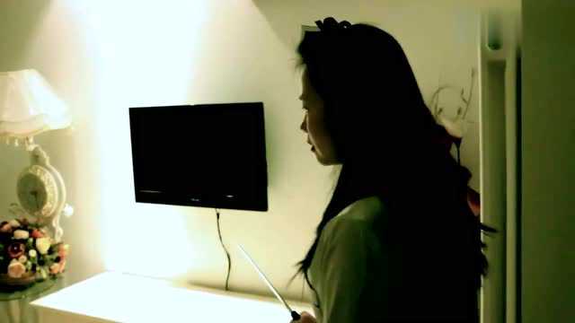 女子拉開窗簾上不來氣的電視叫什么名字女子拉開窗簾上不來氣的電視劇名揭秘