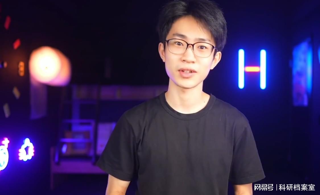何同學(xué)年收入或千萬(wàn)揭秘何同學(xué)年收入或千萬(wàn)的秘密