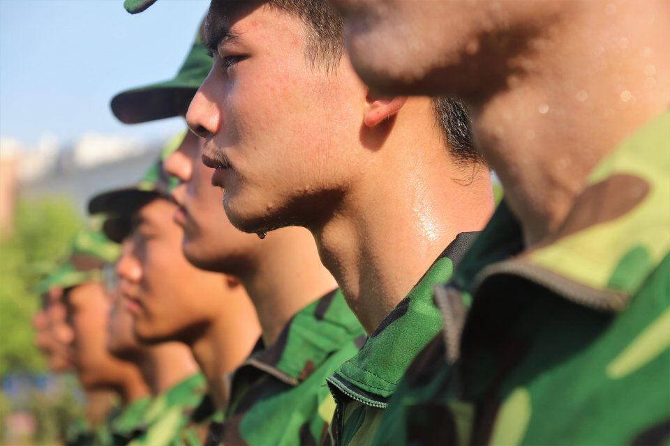 高溫天氣軍訓(xùn)的祝福語(yǔ)高溫天氣軍訓(xùn)的祝福語(yǔ)——烈日下的鼓舞與祈愿