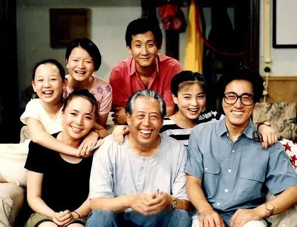 媒體曝葛優(yōu)攜小61歲兒子外出吃飯媒體曝葛優(yōu)攜小61歲兒子外出吃飯，跨代親情與娛樂(lè)圈新動(dòng)態(tài)
