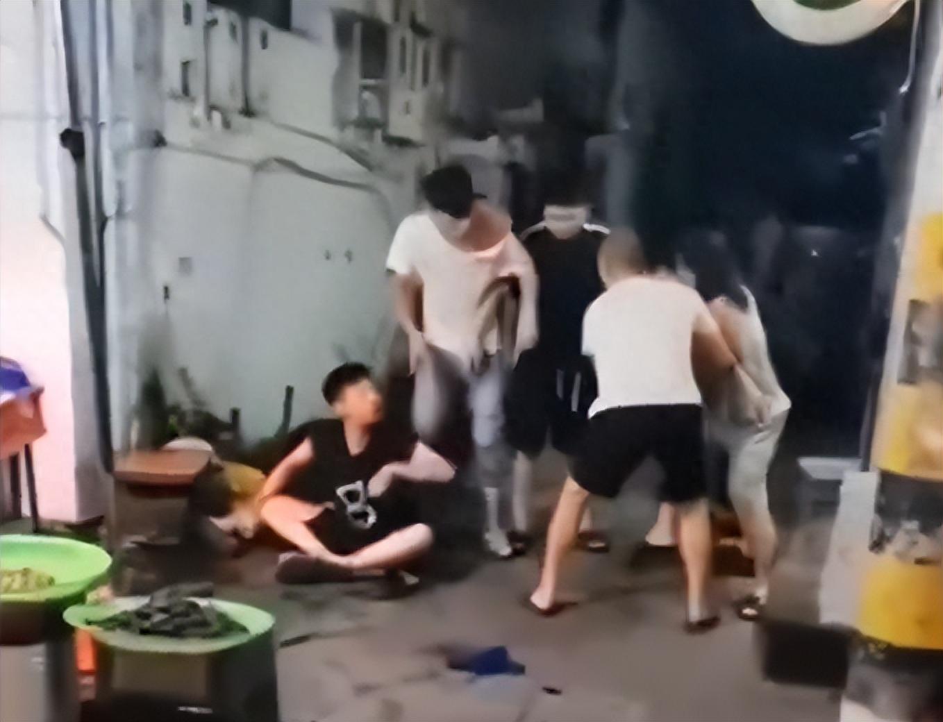 4名醉漢深夜街頭，四名醉漢的故事與反思