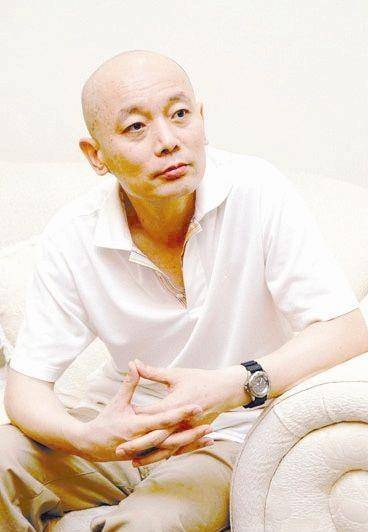 媒體曝葛優(yōu)攜小61歲兒子外出吃飯媒體曝葛優(yōu)攜小61歲兒子外出吃飯，引發(fā)網(wǎng)友熱議