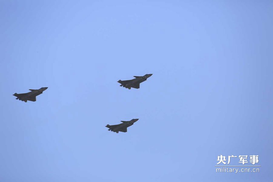 閱兵空中梯隊將呈現(xiàn)4大亮點閱兵空中梯隊四大亮點揭秘，展現(xiàn)空中力量的榮耀時刻